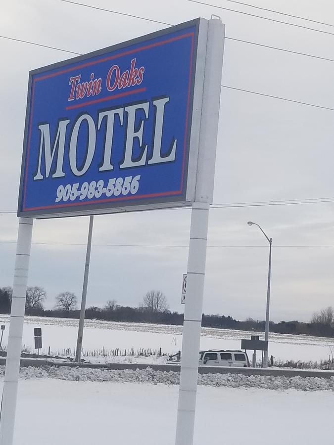 Twin Oaks Motel Orono Exterior photo