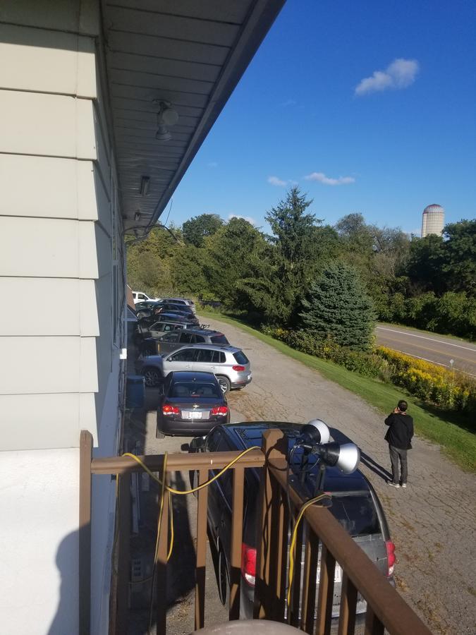 Twin Oaks Motel Orono Exterior photo